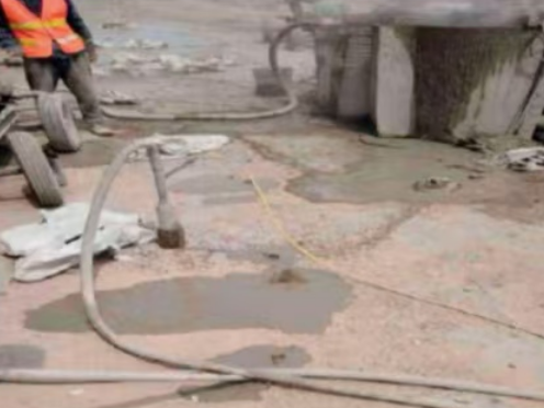 潭门镇水泥混凝土路面板底注浆技术 路面脱空注浆整治方案