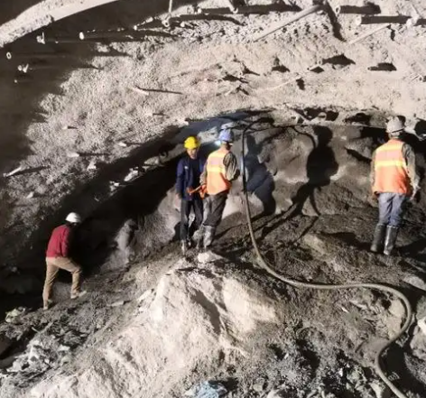 潭门镇隧道拱顶带模注浆料，微膨胀注浆料的特点及施工工艺